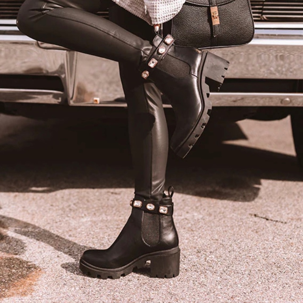 Steve Madden rhinestone boot w chunky heel *NWT